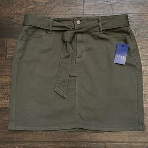 Apt 9 army green mini skirt belted NWT SIZE 12 32-33” waist pockets stretch